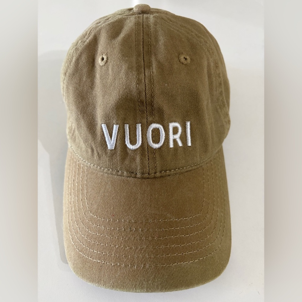 Vuori Khaki Cap Unisex with Brass Detail